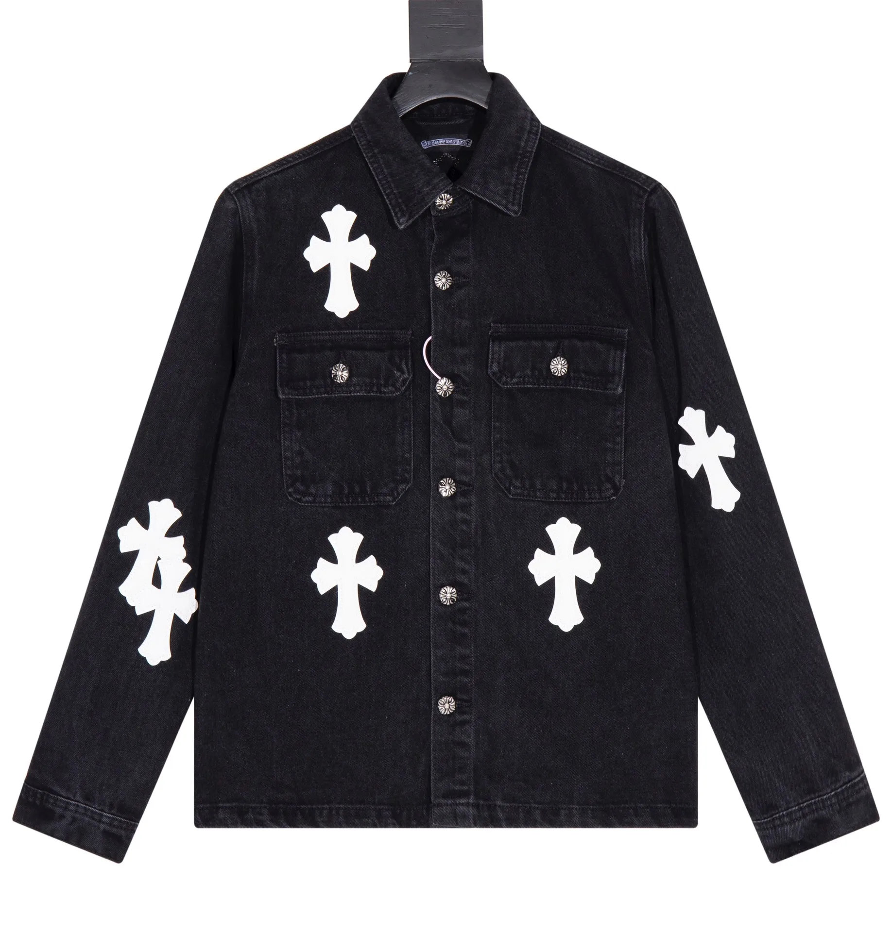 P260 [Next day] Chromehearts 23ss denim cross patch leather black and white jacket denim jacket. A super versatile denim jacket that is breathable, comfortable and elegant! The entire garment is made of super heavy-duty workmanship and uses denim denim fabric imported from Japan. After the finished product is washed, the loss rate is extremely high! The whole body is made with old craftsmanship and the upper body is stylish!  The body has multiple crosses and leather logos sewn on it! Because of the old craftsmanship, everything from gold five to three marks has been re-made with new molds, 100% restored to the original craftsmanship! All the leather characters are laser-aligned. The leather is definitely different from the super-fiber leather on the market. It uses this year's new sheep leather. The finished embroidery guarantees the quality of the entire product❗ It took nearly two months of back and forth production to get a satisfactory effect. The various cutting designs really put a lot of effort into achieving a satisfactory experience! The same style for men and women, great for couples!  Color: black Size: S M L